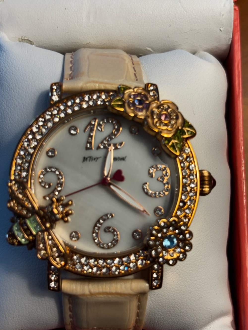Betsey Johnson Queen Bee Pink Crystal Floral Bee Accent Women's Watch - Picture 3 of 8